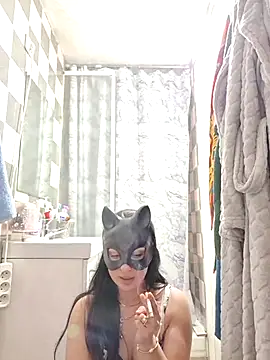 halii21 online show from April 2026 11:42:02 PM