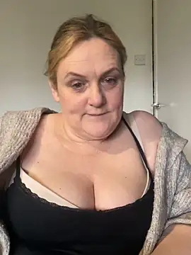 Busty-GilfQuinn online show from February 2026 10:49:02 AM