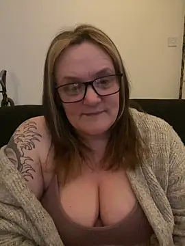 Busty-GilfQuinn online show from February 2026 10:53:02 PM