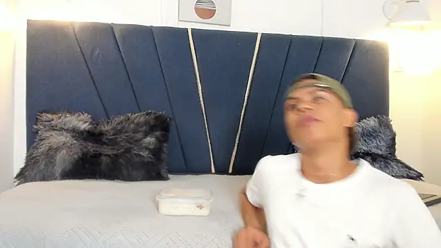 apolo cum18 online show from February 2026 07:25:01 PM