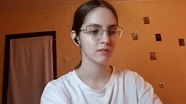 Snapshot of Katelemon chatting on May 2026 10:31:02 AM Katelemon online show from May 2026 10:31:02 AM