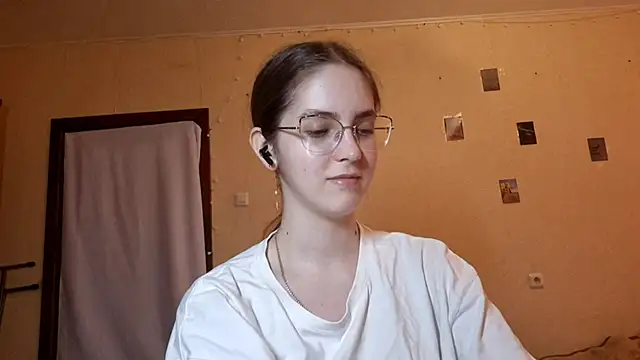Snapshot of Katelemon chatting on June 2026 01:11:01 PM Katelemon online show from June 2026 01:11:01 PM