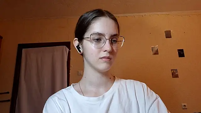 Snapshot of Katelemon chatting on May 2026 01:44:02 PM Katelemon online show from May 2026 01:44:02 PM