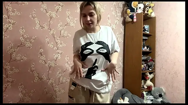 LiraDreamX online show from April 2026 03:35:01 PM