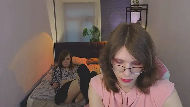 ZoriaLovesLuna online show from March 2026 07:06:02 AM