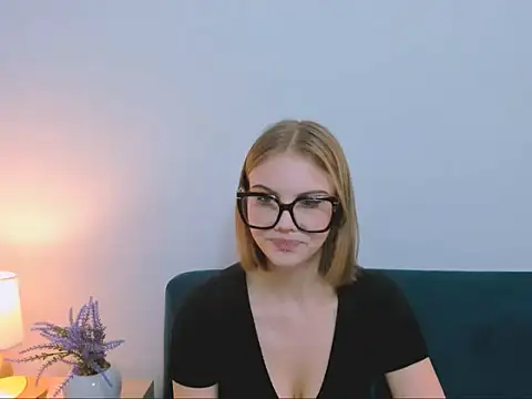 StormiSmooth online show from March 2026 02:37:02 PM