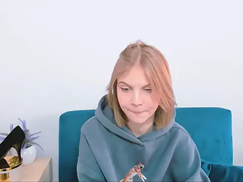 StormiSmooth online show from April 2026 10:00:02 AM