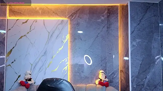 Daphne nicole b online show from April 2026 01:00:01 AM