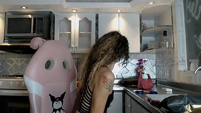 CrisOzzz online show from February 2026 08:19:01 PM