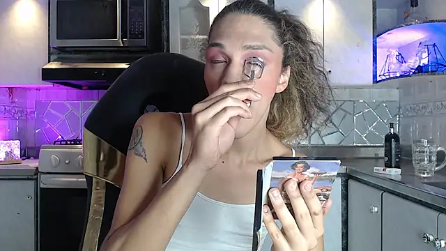 CrisOzzz online show from April 2026 05:57:02 PM