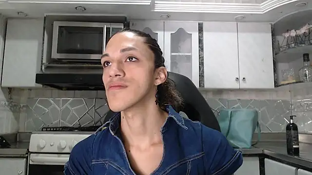 CrisOzzz online show from May 2026 05:46:01 PM