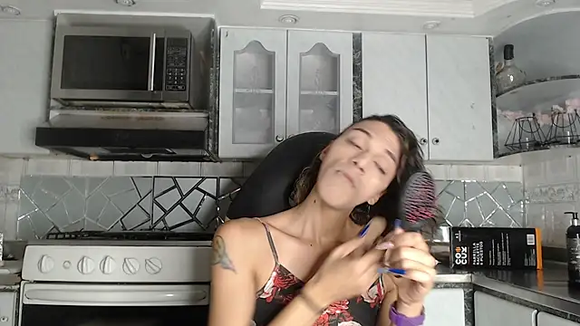 CrisOzzz online show from April 2026 05:58:02 PM