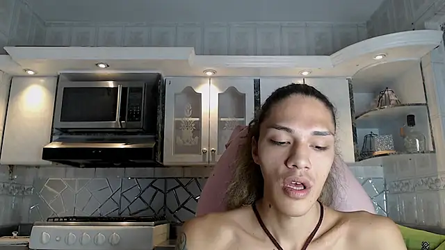 CrisOzzz online show from March 2026 06:23:02 PM