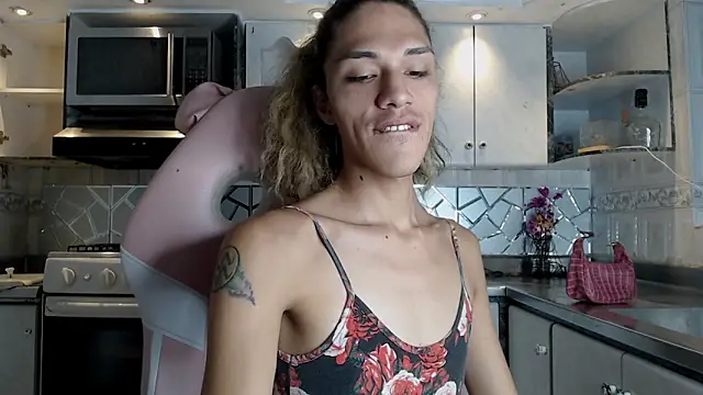 CrisOzzz online show from March 2026 06:52:02 PM