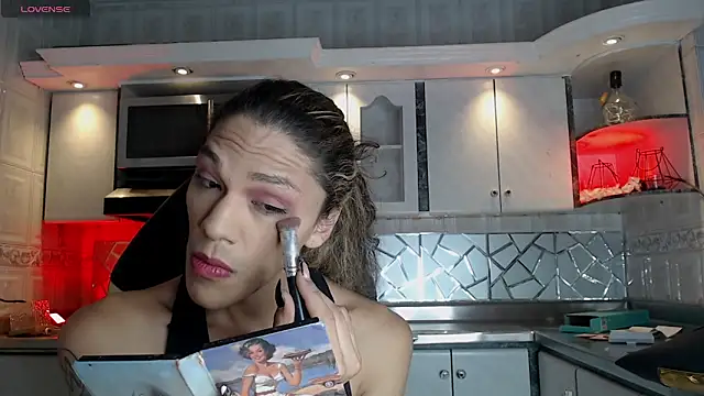 CrisOzzz online show from April 2026 05:52:02 PM