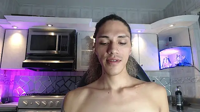 CrisOzzz online show from April 2026 06:33:02 PM