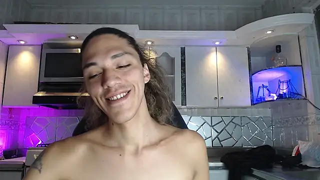 CrisOzzz online show from April 2026 06:14:01 PM