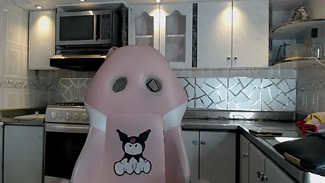 CrisOzzz online show from March 2026 09:22:01 PM