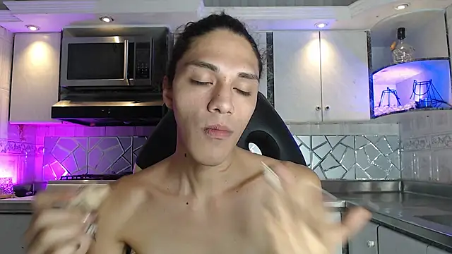 CrisOzzz online show from April 2026 06:47:02 PM