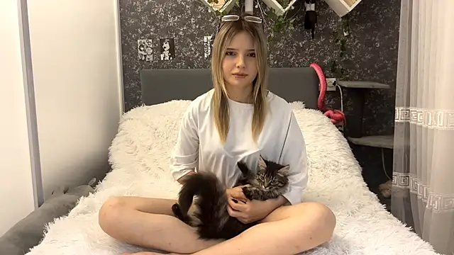 Snapshot of SofiaMarken chatting on February 2026 01:44:01 PM SofiaMarken online show from February 2026 01:44:01 PM