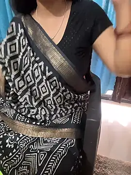 Snapshot of Queenlipx chatting on February 2026 11:34:02 AM Queenlipx online show from February 2026 11:34:02 AM