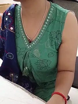 Queenlipx online show from April 2026 06:20:02 AM