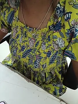 Queenlipx online show from April 2026 06:16:01 AM