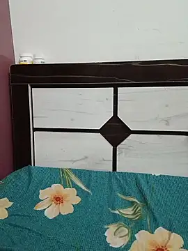 Queenlipx online show from March 2026 05:03:02 PM