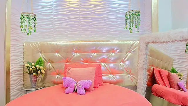 Snapshot of kiara_mils chatting on February 2026 12:16:01 PM kiara mils online show from February 2026 12:16:01 PM