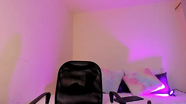 MIAA ROBERTSS online show from April 2026 06:05:01 AM