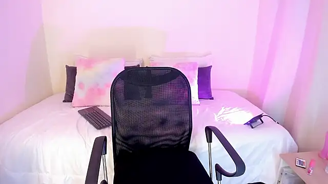 MIAA ROBERTSS online show from March 2026 06:03:02 AM