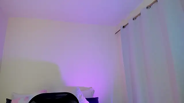 MIAA ROBERTSS online show from April 2026 07:42:02 PM