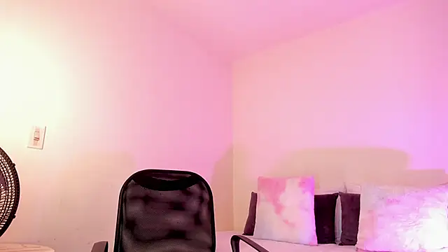 MIAA ROBERTSS online show from March 2026 06:04:01 AM