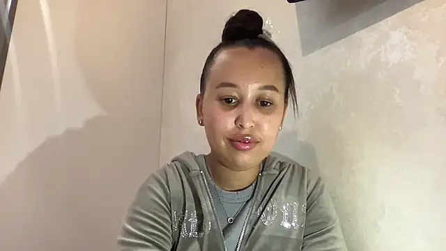 Dana 005 online show from May 2026 10:48:02 PM