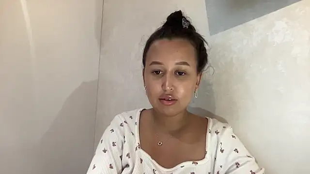Dana 005 online show from May 2026 09:00:01 PM