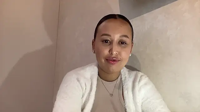 Dana 005 online show from May 2026 11:32:01 PM