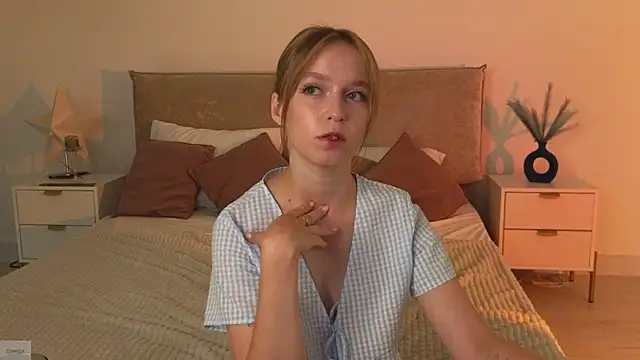 Snapshot of _Selestia_ chatting on July 2026 12:27:01 PM Selestia online show from July 2026 12:27:01 PM