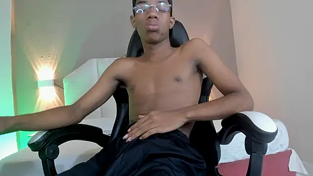 Snapshot of KaisonRouse chatting on March 2026 06:48:01 PM KaisonRouse online show from March 2026 06:48:01 PM