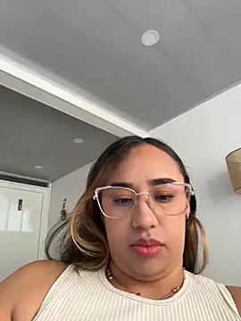 Eyssha online show from February 2026 02:50:01 PM