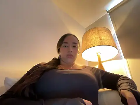 Eyssha online show from February 2026 07:37:01 PM