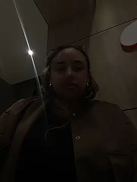 Eyssha online show from April 2026 12:34:02 AM