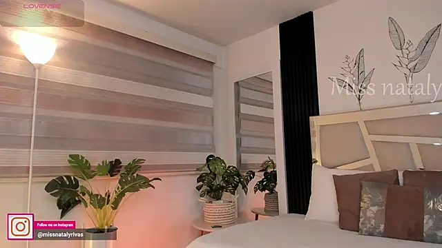 missnataly online show from April 2026 10:33:02 PM