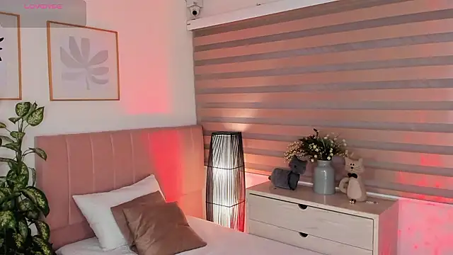 missnataly online show from March 2026 01:05:02 PM