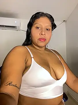 Kittyoficiall online show from February 2026 06:30:02 PM