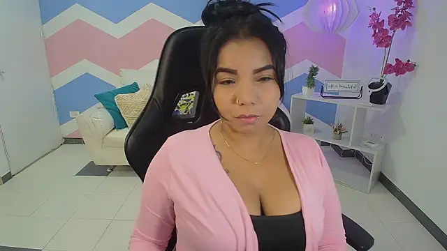 Elizabeth Suan  online show from March 2026 11:44:01 AM