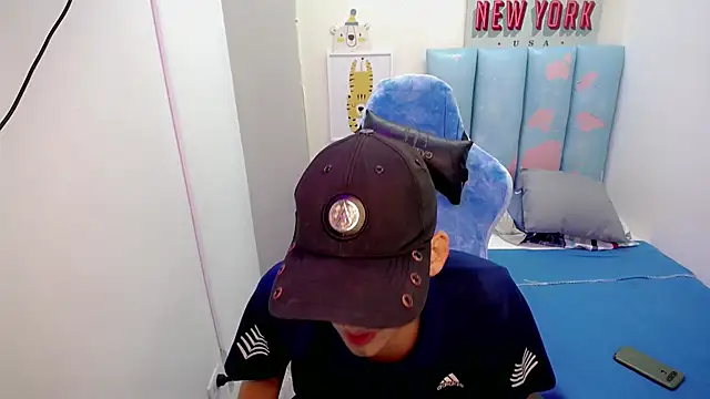 Snapshot of Houston_bby_ chatting on February 2026 07:37:01 PM Houston bby online show from February 2026 07:37:01 PM