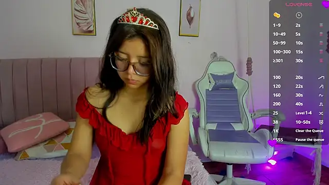 Zoow bluussh online show from April 2026 12:33:02 PM