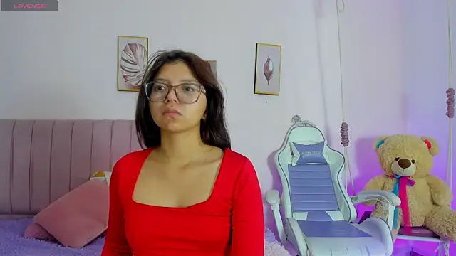 Zoow bluussh online show from April 2026 12:01:01 PM