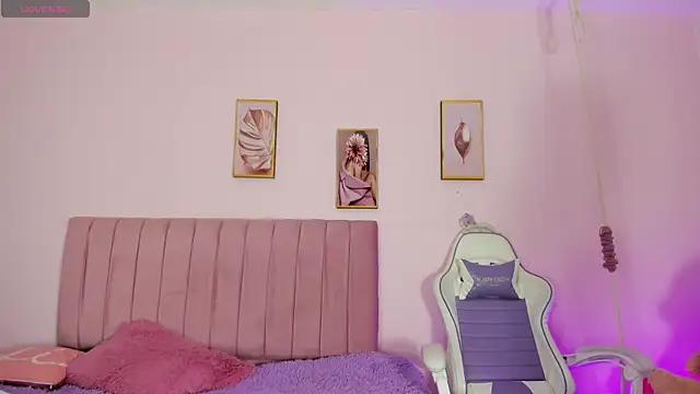 Zoow bluussh online show from April 2026 12:06:02 PM