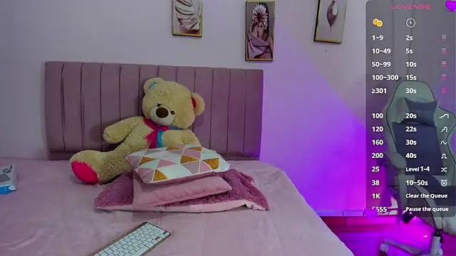 Zoow bluussh online show from March 2026 12:04:02 PM